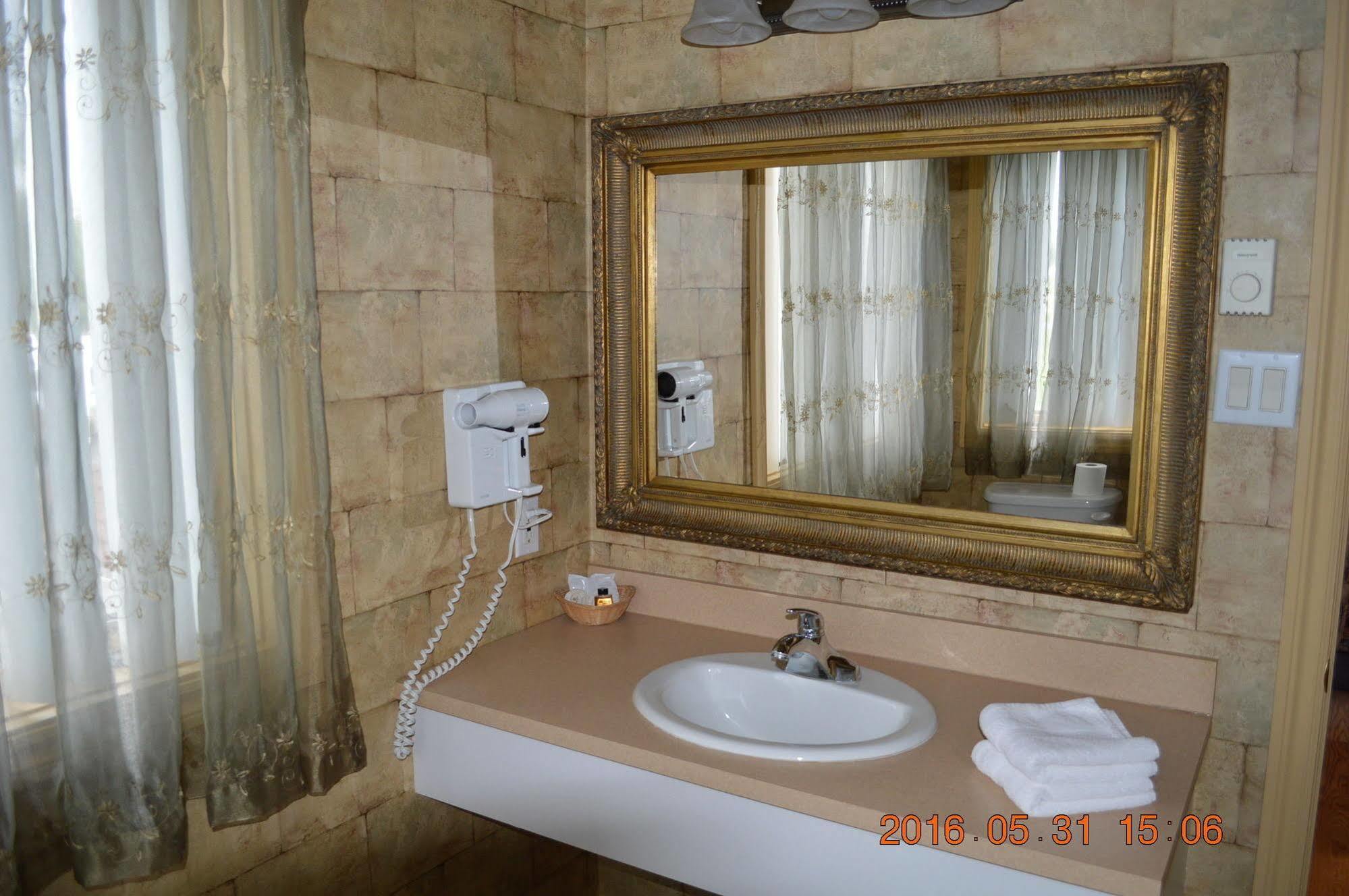 Motel-Auberge Hélene Victoriaville Eksteriør bilde