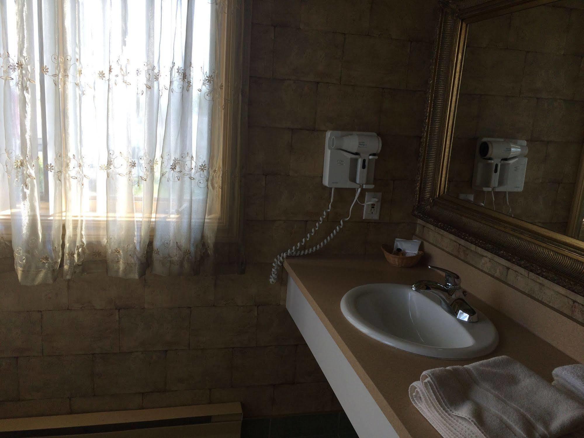 Motel-Auberge Hélene Victoriaville Eksteriør bilde