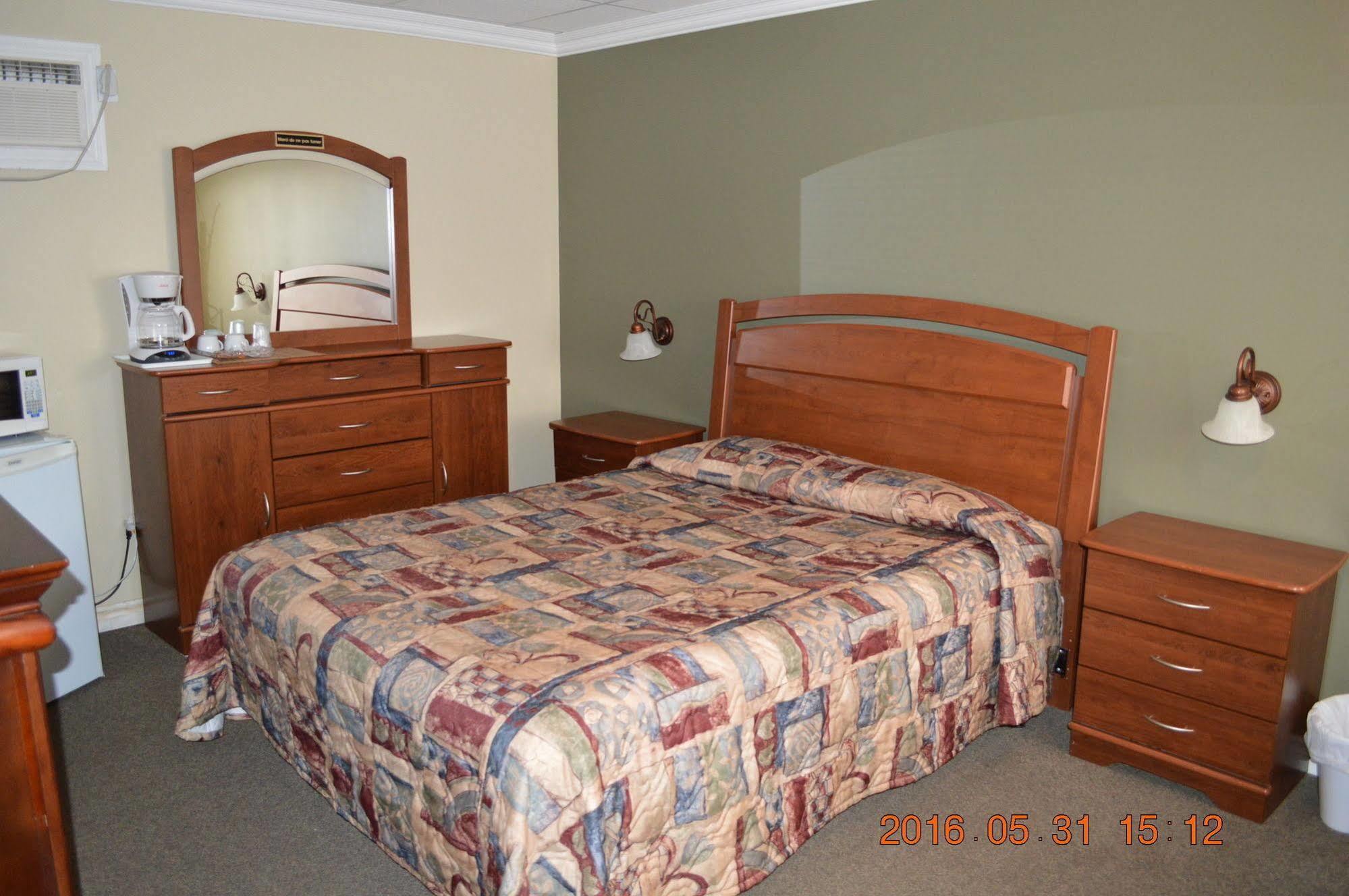 Motel-Auberge Hélene Victoriaville Eksteriør bilde