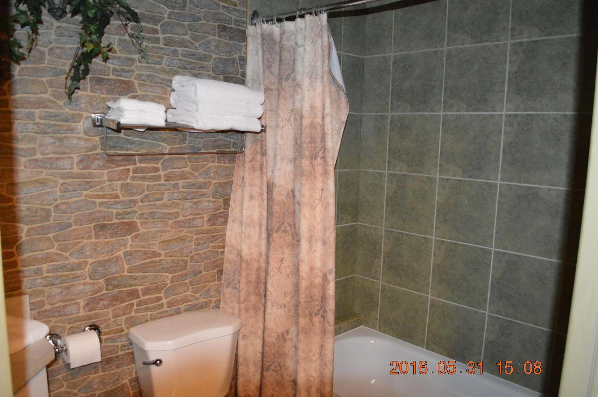 Motel-Auberge Hélene Victoriaville Eksteriør bilde